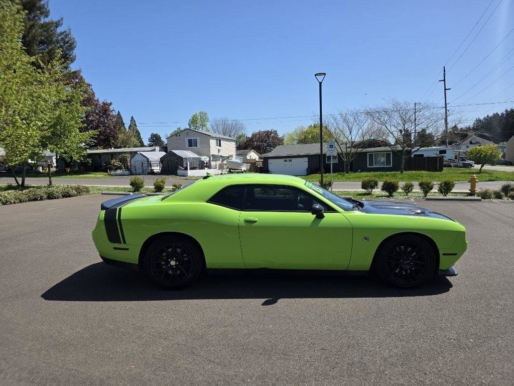 Used 2015 Dodge Challenger R/T Scat Pack w/ Leather Interior Group RWD image 4