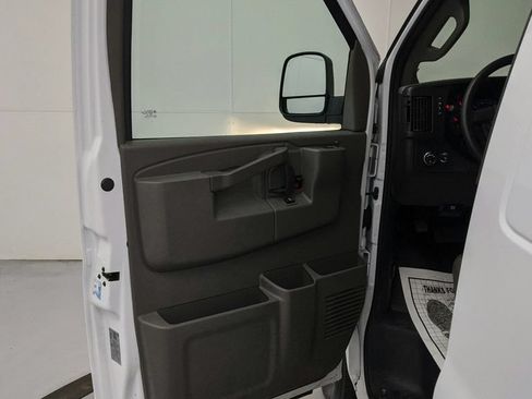Used 2021 Chevrolet Express 2500 w/ Driver Convenience Package RWD image 17
