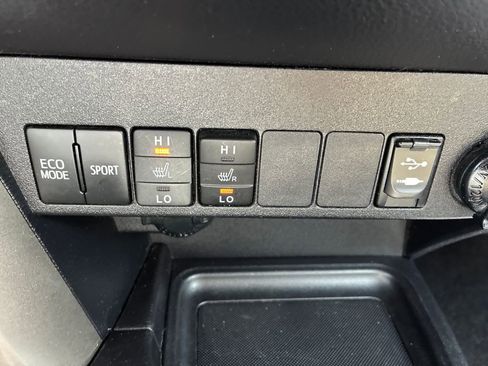 Used 2014 Toyota RAV4 Limited image 27