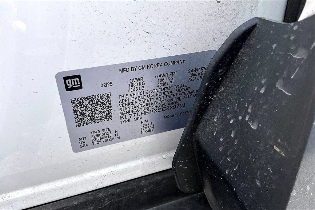 Used 2025 Chevrolet Trax LT FWD image 18