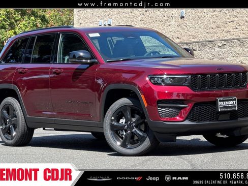 New 2025 Jeep Grand Cherokee Laredo image 1