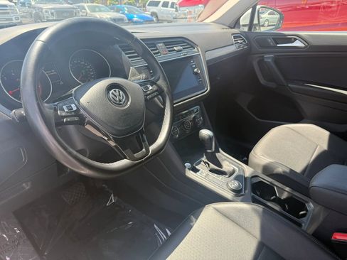 Used 2019 Volkswagen Tiguan SE AWD/4WD image 9
