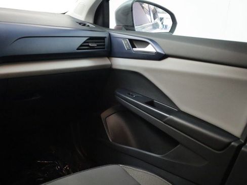 Used 2022 Volkswagen Taos SE image 25