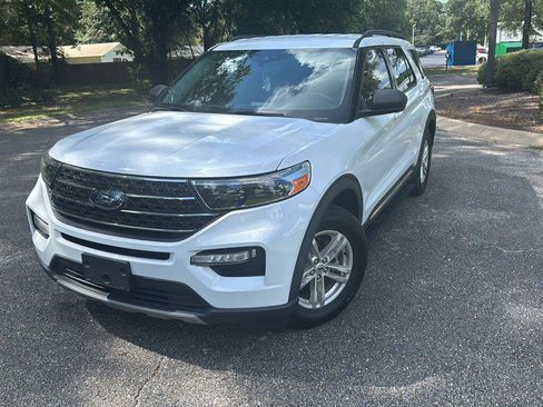 Used 2021 Ford Explorer XLT w/ Equipment Group 202A RWD image 3