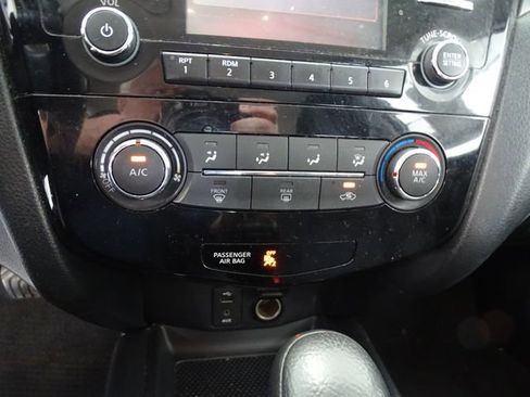 Used 2015 Nissan Rogue S AWD/4WD image 10