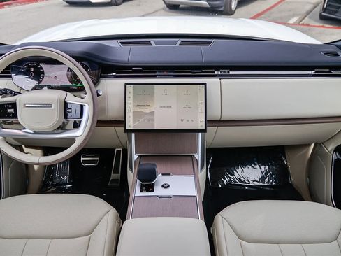 New 2026 Land Rover Range Rover SE image 12