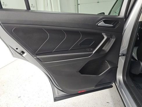 Used 2022 Volkswagen Tiguan SE image 28