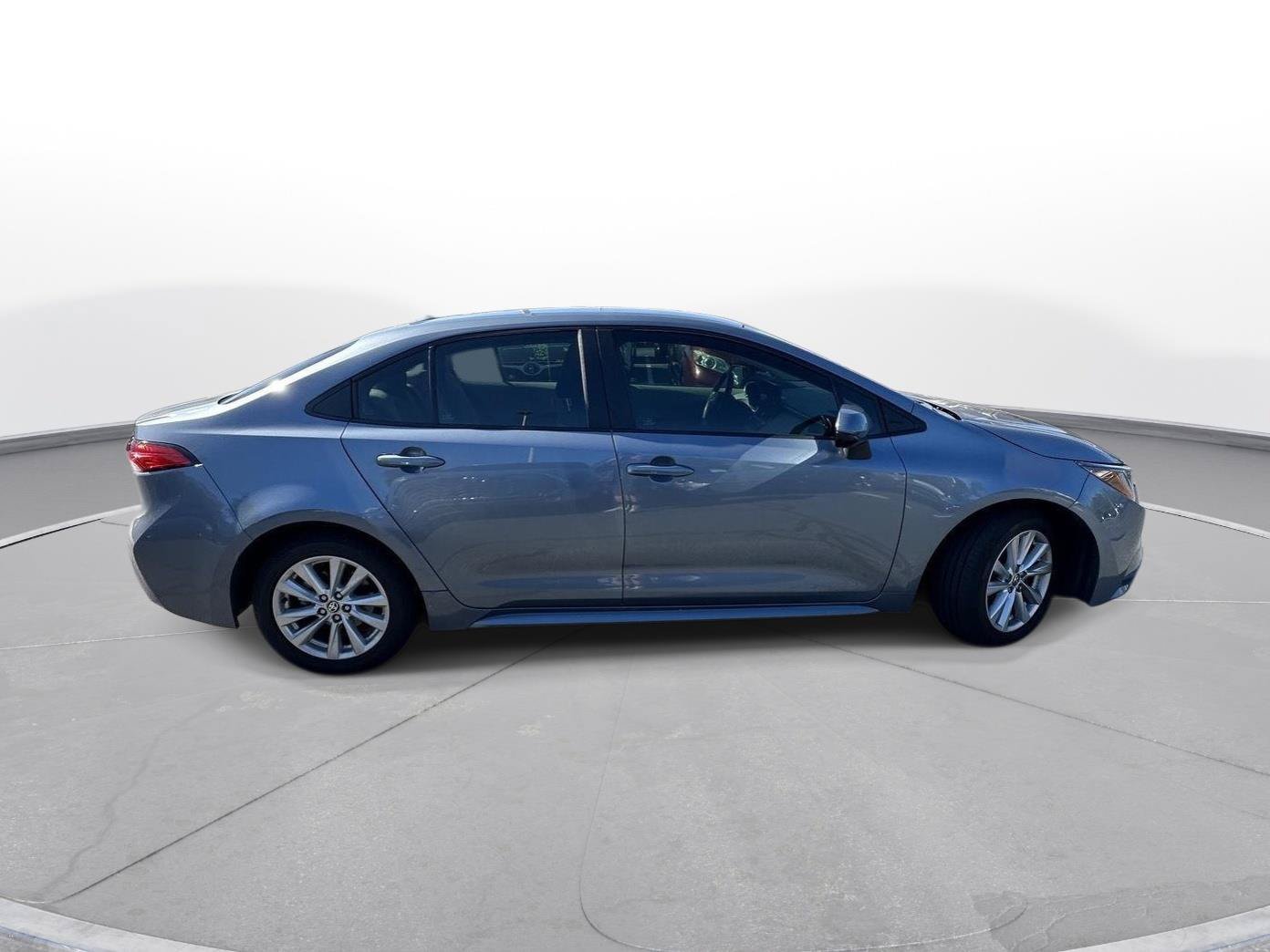 Used 2024 Toyota Corolla LE w/ LE Convenience Package FWD image 5