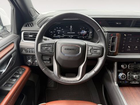 Used 2023 GMC Yukon Denali Ultimate AWD/4WD image 12