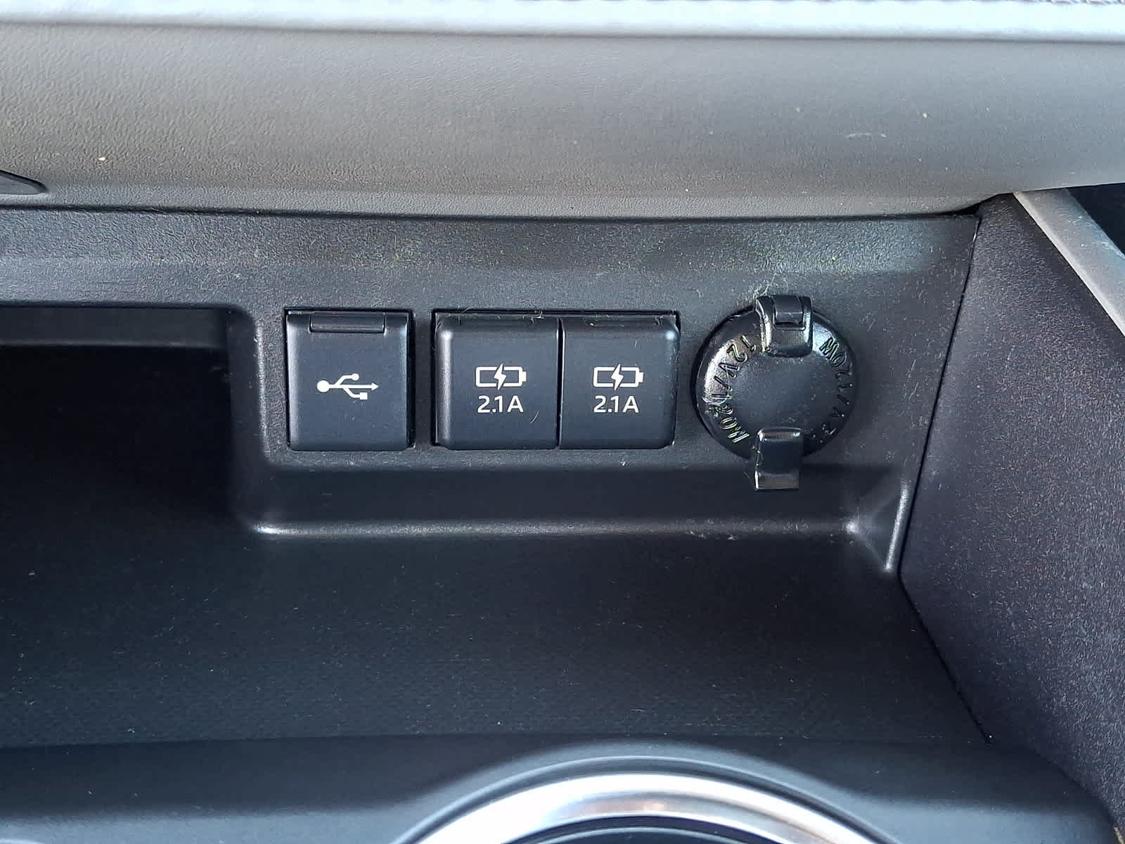 Certified 2021 Toyota Highlander XLE AWD/4WD image 30