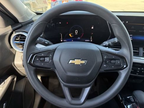 Certified 2025 Chevrolet Trax LT image 15