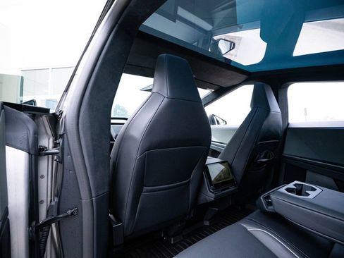 Used 2024 Tesla Cybertruck AWD Crew Cab image 35