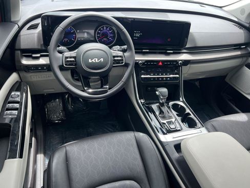 Used 2024 Kia Carnival EX FWD image 22
