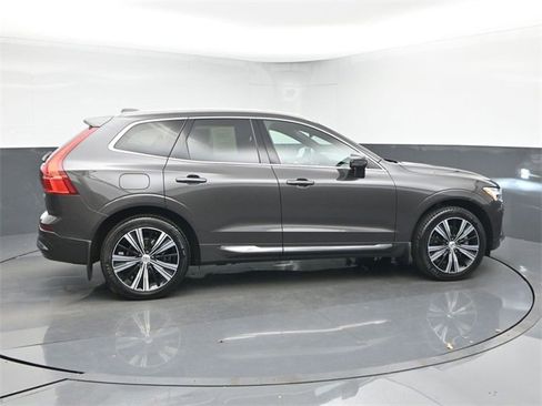 Used 2022 Volvo XC60 B5 Inscription image 8