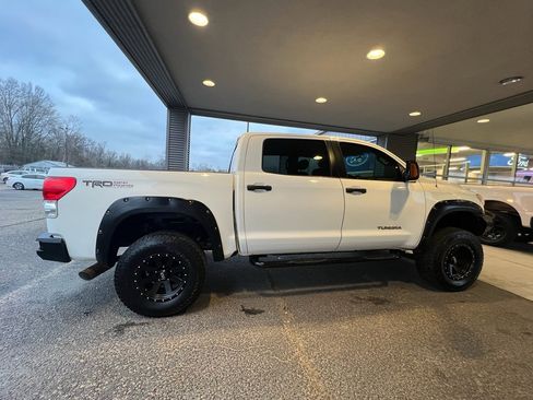 Used 2009 Toyota Tundra 4x4 CrewMax image 9