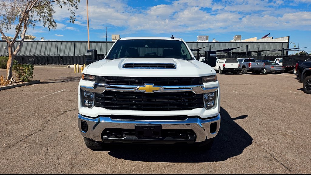 Used 2026 Chevrolet Silverado 3500 LT AWD/4WD image 3
