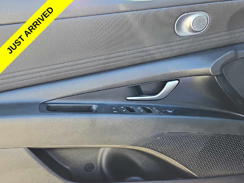 Used 2025 Hyundai Elantra Limited FWD image 11