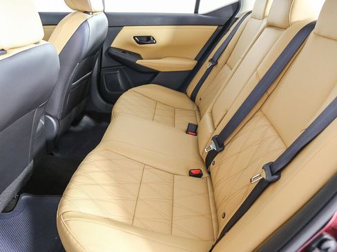 Used 2025 Nissan Sentra SV w/ SV Premium Package image 19