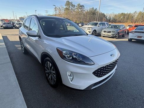 Used 2020 Ford Escape Titanium w/ Titanium Premium Package 2.0 image 7