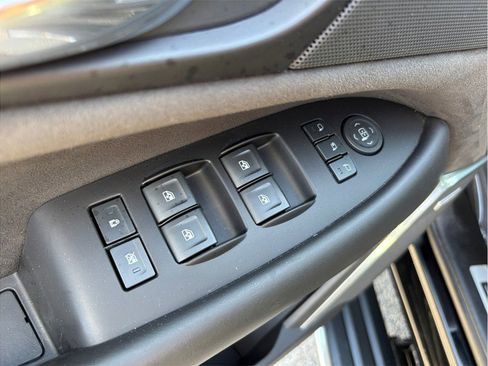 Used 2020 Cadillac Escalade Platinum AWD/4WD image 25