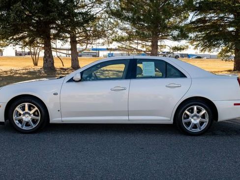 Used 2006 Cadillac STS V8 w/ Preferred Equipment Group image 8