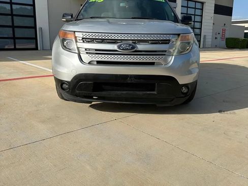 Used 2013 Ford Explorer XLT FWD image 2