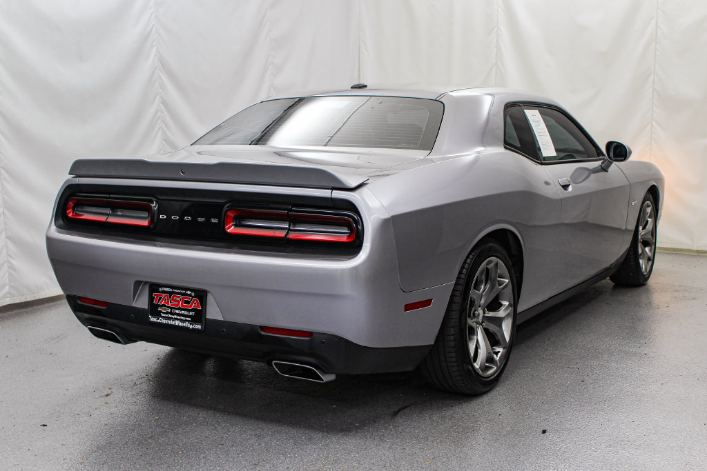 Used 2016 Dodge Challenger R/T RWD image 9