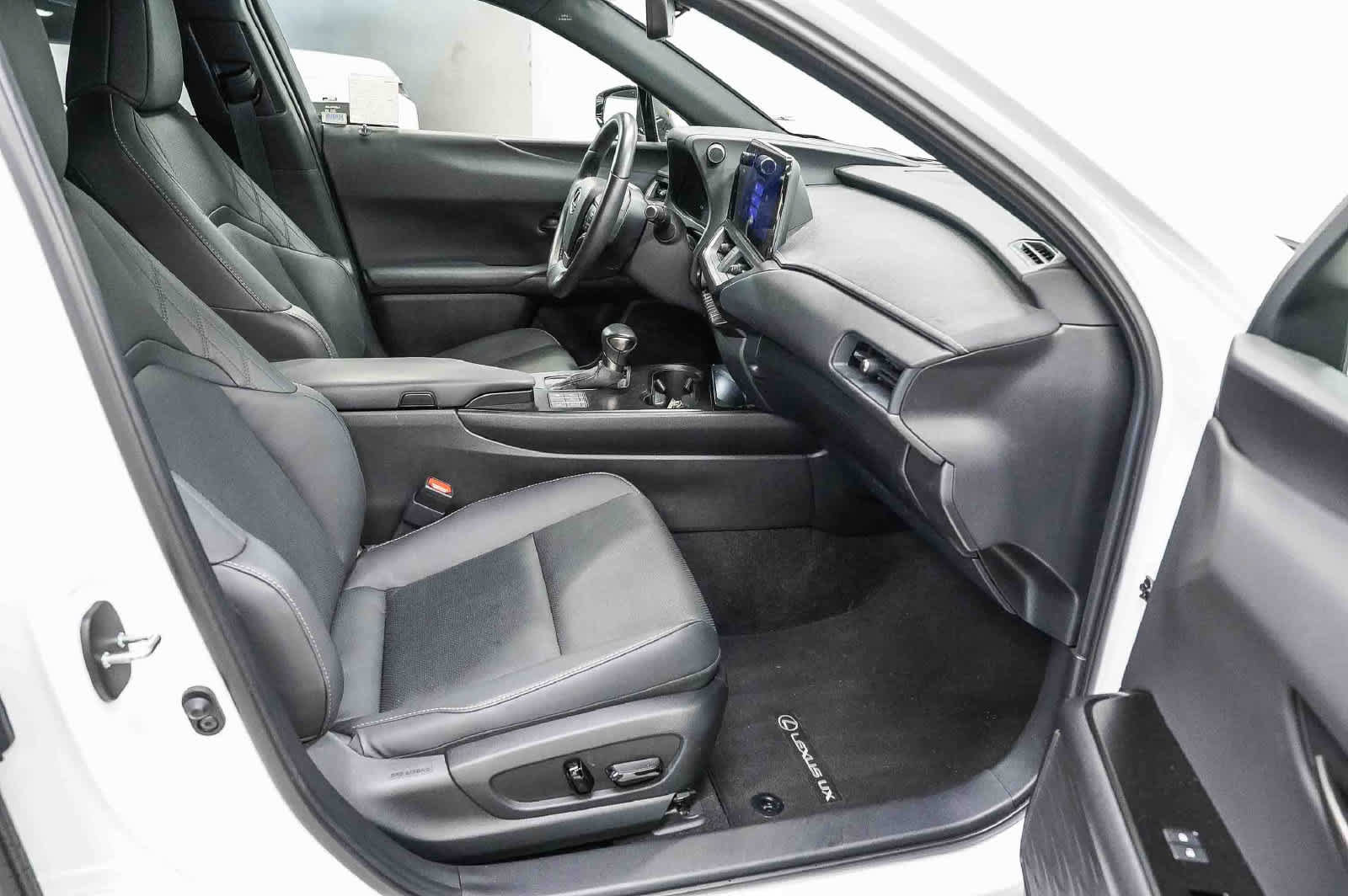 Used 2024 Lexus UX 250h FWD w/ Premium Package image 17