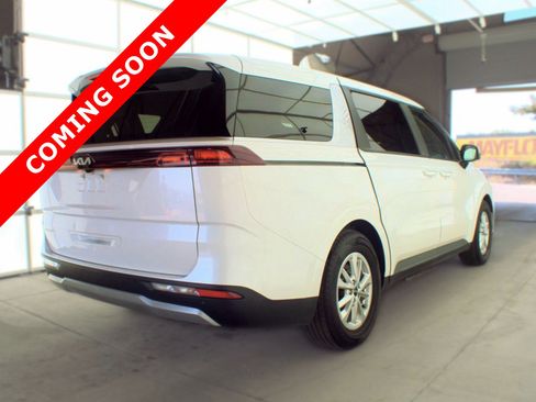 Used 2024 Kia Carnival LX FWD image 5