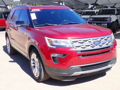 Used 2018 Ford Explorer XLT w/ Equipment Group 202A image 6
