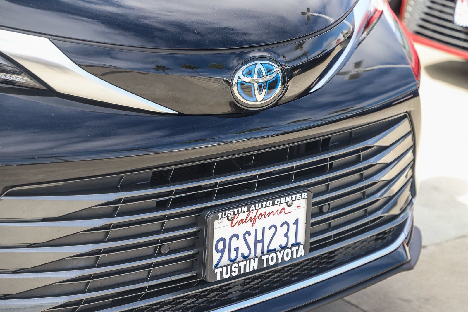 Certified 2023 Toyota Sienna Limited AWD/4WD image 5