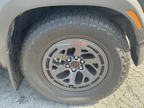 Used 2025 Nissan Frontier Pro-X RWD image 12