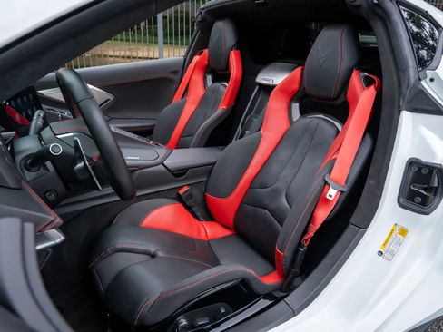 Used 2023 Chevrolet Corvette Stingray Premium Cpe w/ Z51 Performance Package RWD image 3