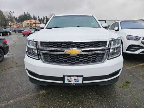 Used 2018 Chevrolet Suburban LT image 3