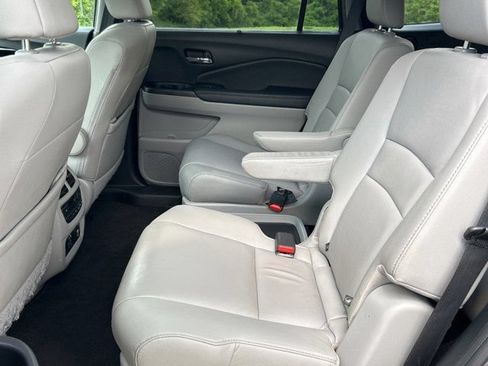 Used 2022 Honda Pilot Touring image 9