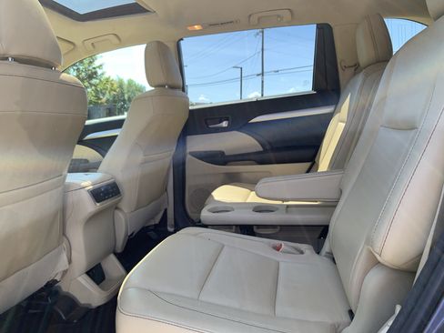 Used 2018 Toyota Highlander XLE FWD image 32