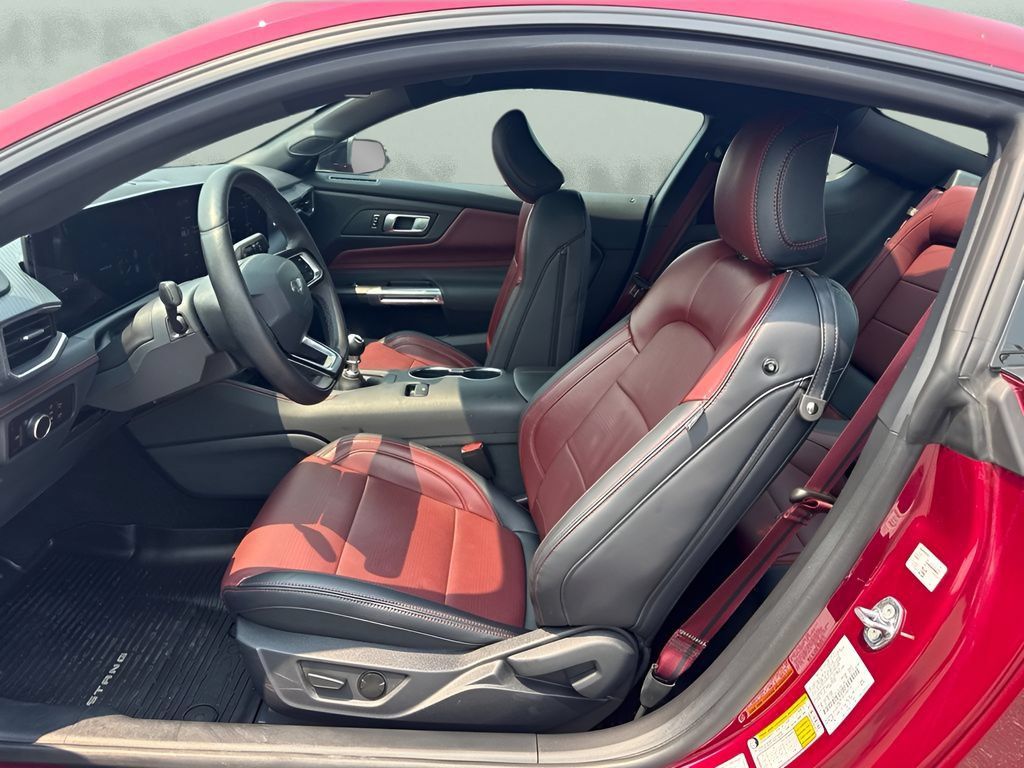 Used 2025 Ford Mustang GT Premium RWD image 5