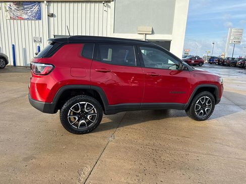 New 2026 Jeep Compass Trailhawk w/ Sun, Sound & Navigation Group AWD/4WD image 7