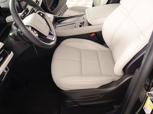 New 2026 Lincoln Aviator AWD w/ Jet Appearance Package image 12