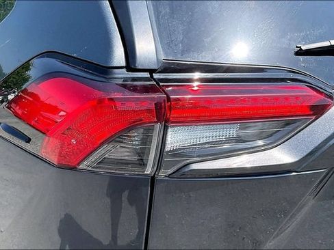 Used 2020 Toyota RAV4 LE FWD image 22