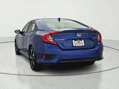 Used 2018 Honda Civic Touring image 5