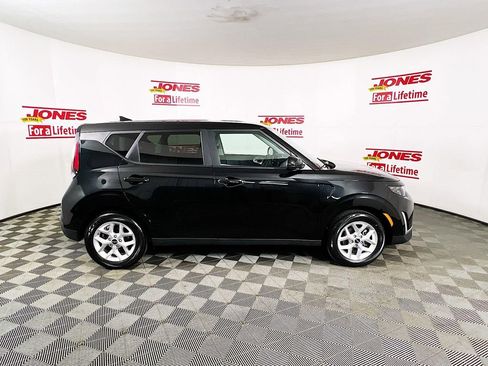 Used 2023 Kia Soul LX w/ LX Technology Package image 15