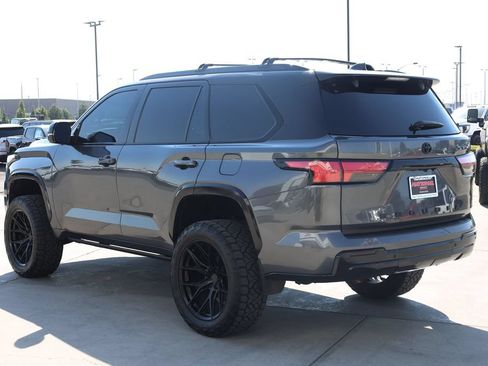 Used 2024 Toyota Sequoia Platinum AWD/4WD image 4