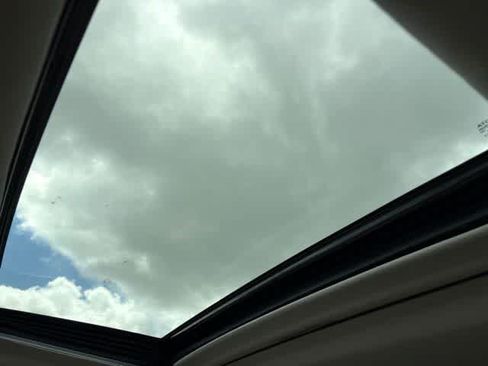 Used 2021 Toyota Highlander XLE FWD image 22