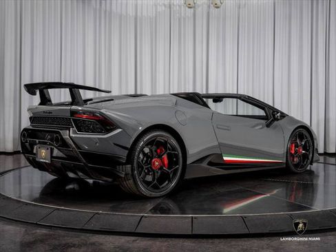 Used 2018 Lamborghini Huracan Performante AWD/4WD image 22