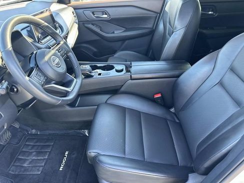 Used 2023 Nissan Rogue SV w/ SV Premium B Package image 14