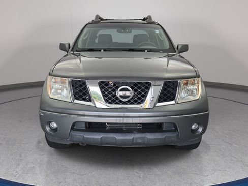 Used 2005 Nissan Frontier LE w/ (X01) Leather Pkg RWD image 2