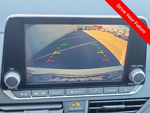 Used 2025 Nissan Altima 2.5 S FWD image 9