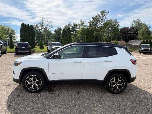 Used 2025 Jeep Compass Limited AWD/4WD image 2