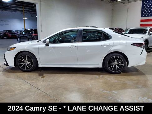 Used 2024 Toyota Camry SE FWD image 12